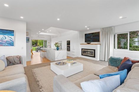 Photo of property in 75a Stanley Point Road, Stanley Point, Auckland, 0624