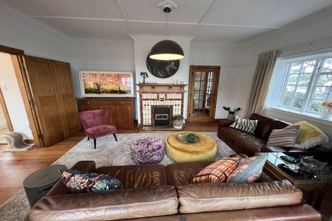 Photo of property in 132 Lyall Parade, Lyall Bay, Wellington, 6022