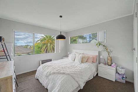 Photo of property in 2/24 Mcquarrie Avenue, Wattle Downs, Auckland, 2103