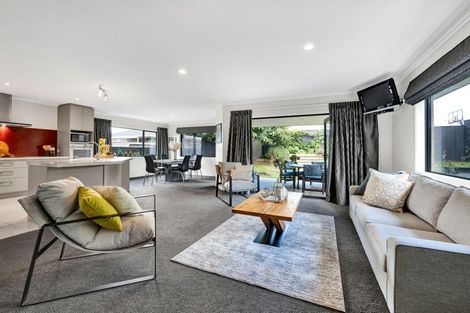 Photo of property in 28 Paynters Avenue, Strandon, New Plymouth, 4312