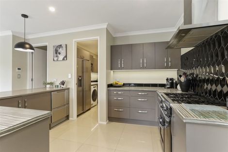 Photo of property in 21 Kahika Grove, Huapai, Kumeu, 0810