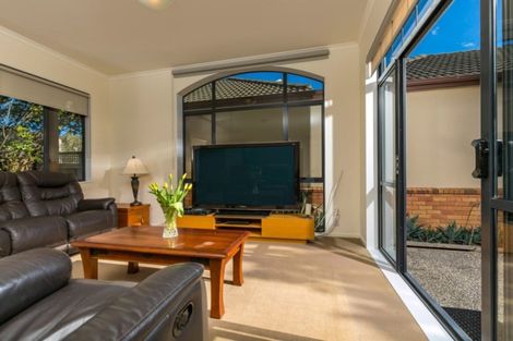 Photo of property in 4 Villanova Place, Albany, Auckland, 0632