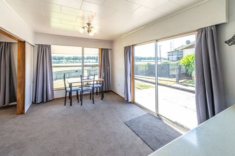 Photo of property in 16 Swinbourne Street, Waverley, 4510