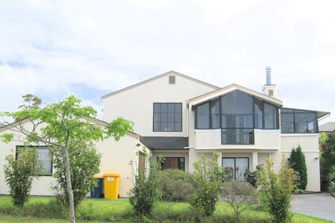 Photo of property in 8 Carrowmore, Pinehill, Auckland, 0632