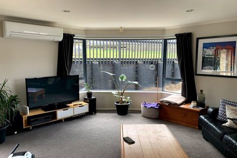 Photo of property in 24 Piper Place, Goodwood Heights, Auckland, 2105