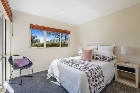 Photo of property in 2/23 Wairau Road, Forrest Hill, Auckland, 0627