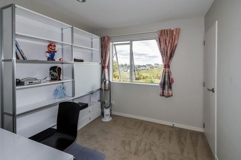 Photo of property in 7 Bintulu Place, Fairview Heights, Auckland, 0632