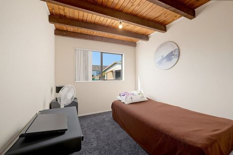 Photo of property in 2 Raelene Place, Massey, Auckland, 0614