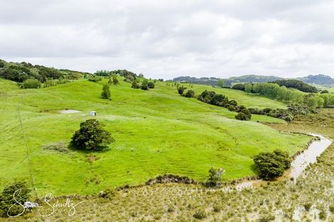 Photo of property in 215c Heatley Road, Whakapirau, 0583