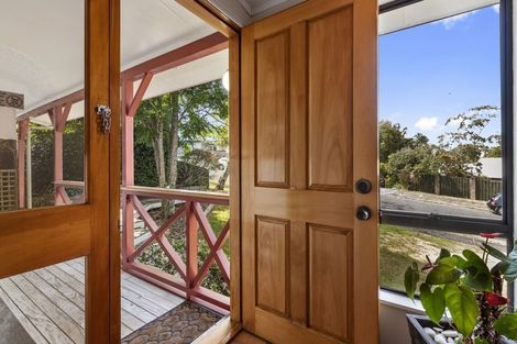 Photo of property in 3 Scarlock Avenue, Browns Bay, Auckland, 0630