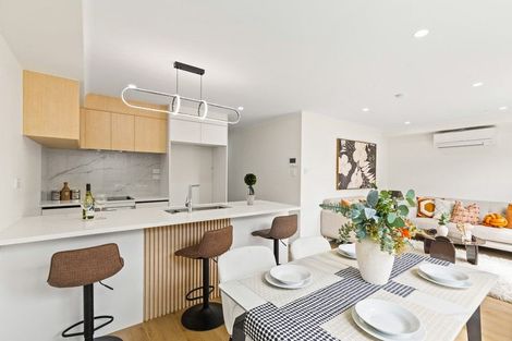 Photo of property in 6/113 Beach Road, Te Atatu Peninsula, 0610