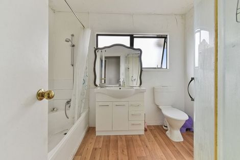 Photo of property in 2/33 Aeronautic Road, Takanini, 2112