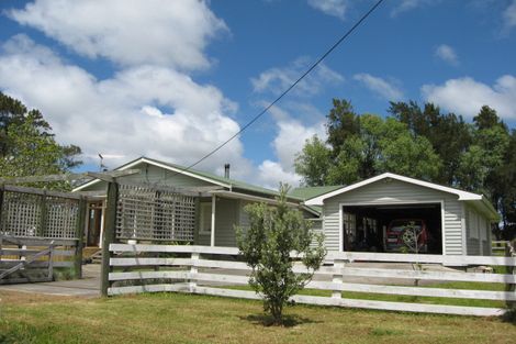 Photo of property in 21 Farrand Road, Kumeu, 0891