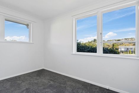 Photo of property in 43 Stewart Drive, Newlands, Wellington, 6037