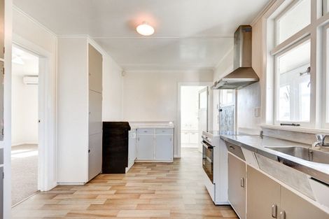 Photo of property in 18 Cornfoot Street, Castlecliff, Whanganui, 4501