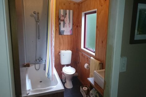 Photo of property in 19 Huiawa Street, Waikanae Beach, Waikanae, 5036