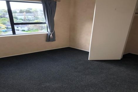 Photo of property in 3/75 Stanley Road, Glenfield, Auckland, 0629