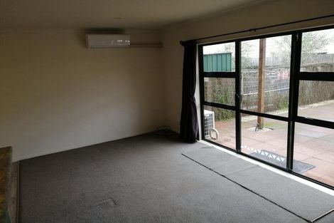 Photo of property in 3/15 Harbour View Road, Te Atatu Peninsula, Auckland, 0610