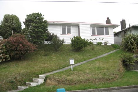 Photo of property in 7 Balmain Street, Newlands, Wellington, 6037