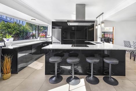 Photo of property in 18 Longwood Place, Harrowfield, Hamilton, 3210