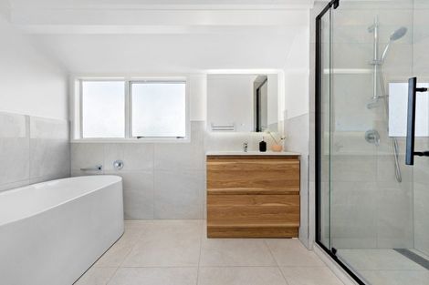 Photo of property in 2/41 Raleigh Road, Northcote, Auckland, 0627