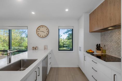 Photo of property in 6 Tarara Lane, Kumeu, 0810