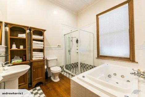 Photo of property in 6 Milton Road, Bluff Hill, Napier, 4110