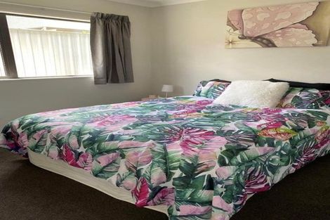 Photo of property in 56 Zita Maria Drive, Massey, Auckland, 0614