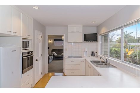 Photo of property in 2/26 Elliott Avenue, Bayview, Auckland, 0629