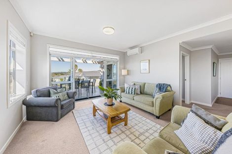 Photo of property in 92 Landmark Terrace, Orewa, 0931