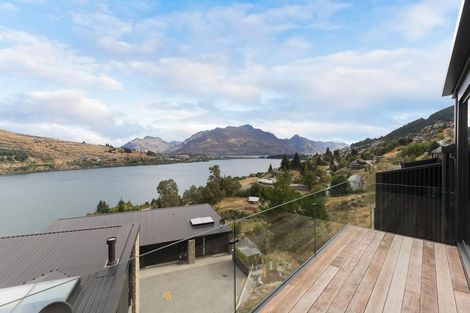 Photo of property in 15a Potters Hill Drive, Queenstown, 9300