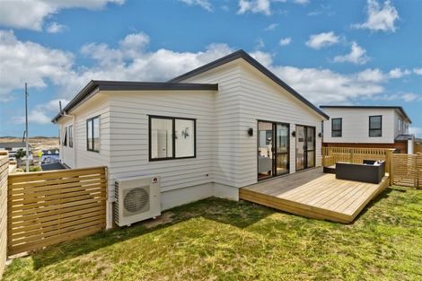 Photo of property in 6 Cavalli Road, Long Bay, Auckland, 0630