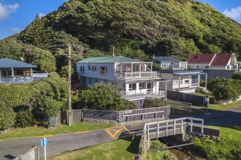 Photo of property in 25 Ocean Parade, Pukerua Bay, 5026