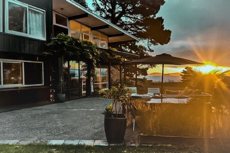 Photo of property in 11 Richmond Road, Mahina Bay, Lower Hutt, 5013