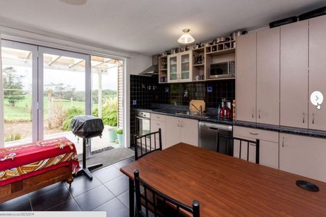 Photo of property in 421a South Road, Omata, New Plymouth, 4374