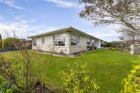 Photo of property in 1 Waltham Court, Cloverlea, Palmerston North, 4412