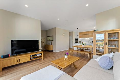 Photo of property in 50d Sandgate Avenue, Botany Downs, Auckland, 2010