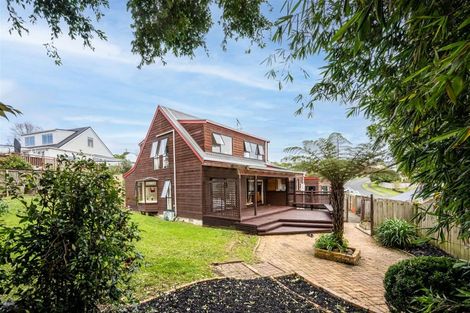 Photo of property in 17 Unsworth Drive, Unsworth Heights, Auckland, 0632