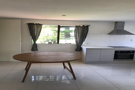 Photo of property in 2/23 Camelot Place, Glenfield, Auckland, 0629