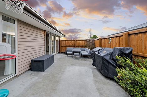 Photo of property in 100 Shillingford Boulevard, Rolleston, 7615