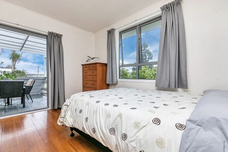 Photo of property in 11 James Street, Glenfield, Auckland, 0629