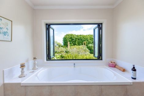 Photo of property in 35 Saint Oswalds Drive, Brunswick, 4571