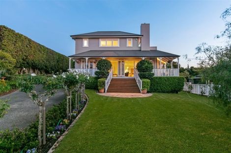 Photo of property in 2 Brassey Road, Birkenhead, Auckland, 0626