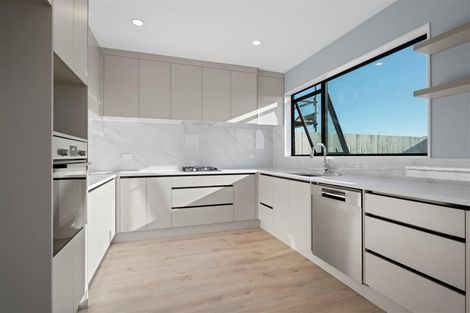 Photo of property in 8 Taipahitini Road, Rosehill, 2113