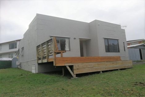 Photo of property in 1/1 Cheval Drive, Totara Vale, Auckland, 0629