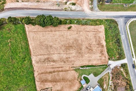 Photo of property in 2 Arahanga Road, Paparoa, 0571