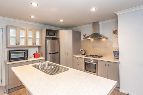 Photo of property in 16 Gilligan Close, College Estate, Whanganui, 4500