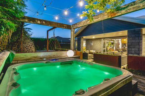 Photo of property in 10 Cooke Farm Grove, Waiwhakaiho, New Plymouth, 4312