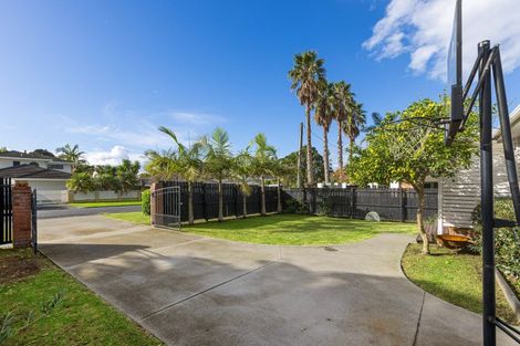 Photo of property in 40 Walton Street, Red Beach, 0932