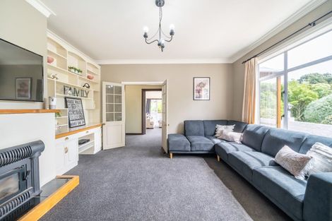 Photo of property in 6 Chatsworth Road, Silverstream, Upper Hutt, 5019